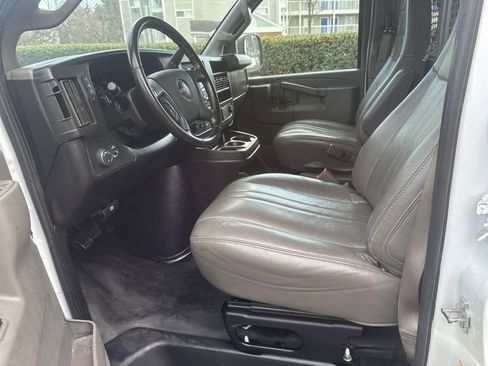 Used 2021 GMC Savana 2500 Extended w/ Driver Convenience Package image 14
