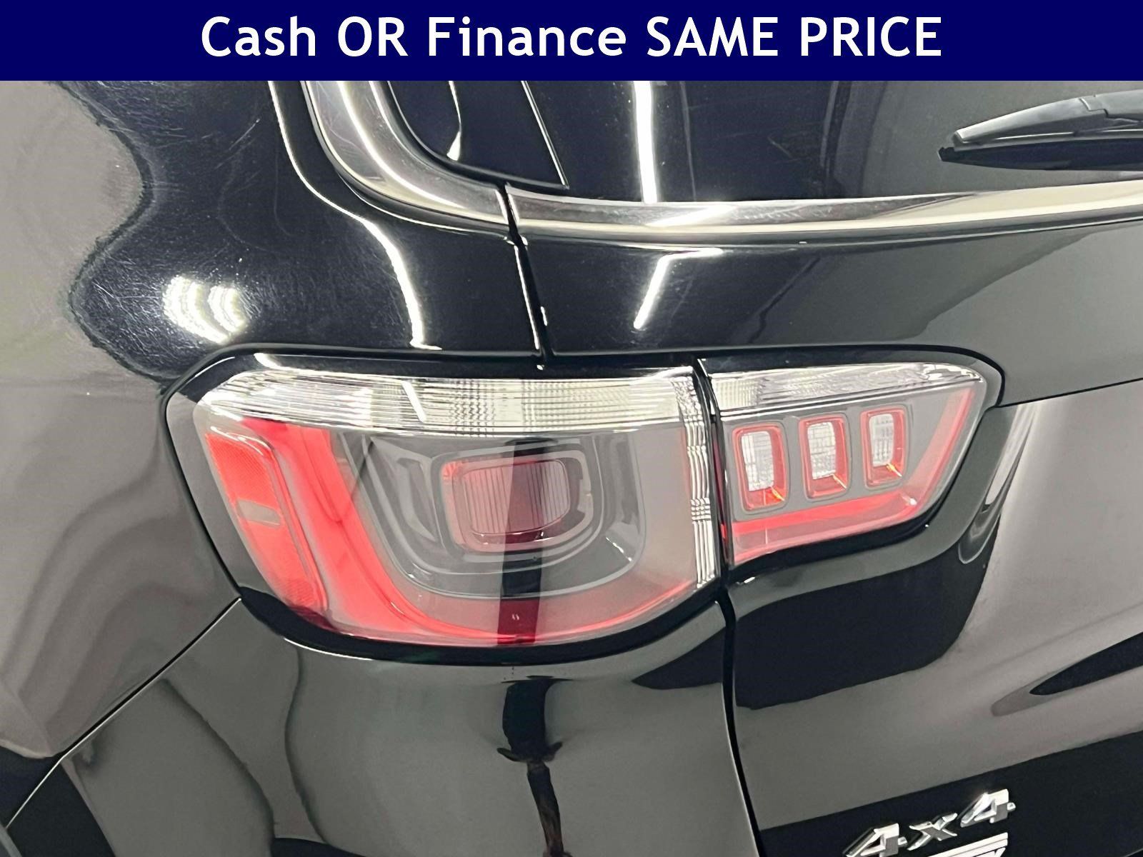 Used 2025 Jeep Compass Limited AWD/4WD image 10