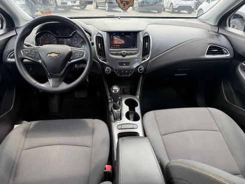 Used 2019 Chevrolet Cruze LS w/ LS Convenience Package FWD image 9