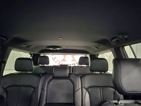 Used 2025 Jeep Wagoneer L Series II w/ 8-pass Seating Package image 29