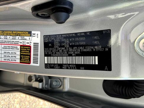 Used 2025 Toyota Highlander Platinum image 28