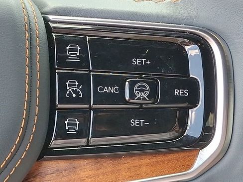 Used 2022 Jeep Grand Wagoneer Series III w/ Flexible Seating Group AWD/4WD image 22