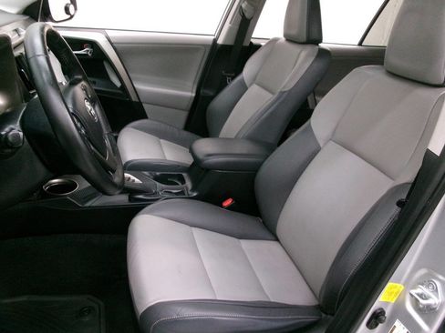 Used 2013 Toyota RAV4 Limited AWD/4WD image 19