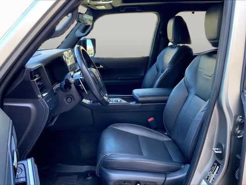 Used 2025 Lexus GX 550 w/ Accessory Package (2T) AWD/4WD image 8