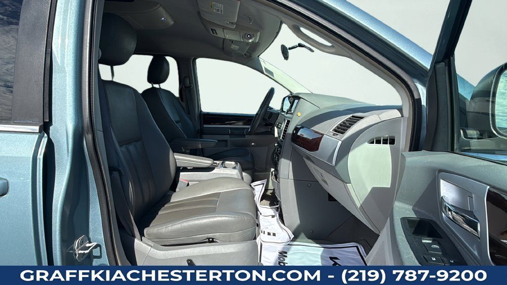 Used 2010 Chrysler Town & Country Touring FWD image 20