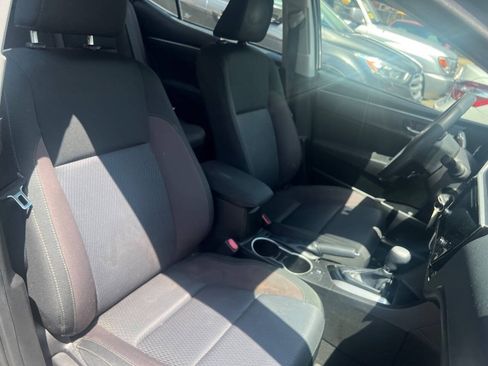 Used 2018 Toyota Corolla LE FWD image 20