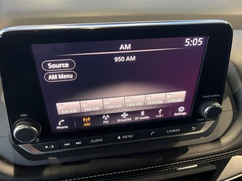 Used 2024 Nissan Rogue SV image 31