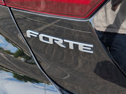 Certified 2024 Kia Forte LXS w/ LXS Technology Package FWD image 6