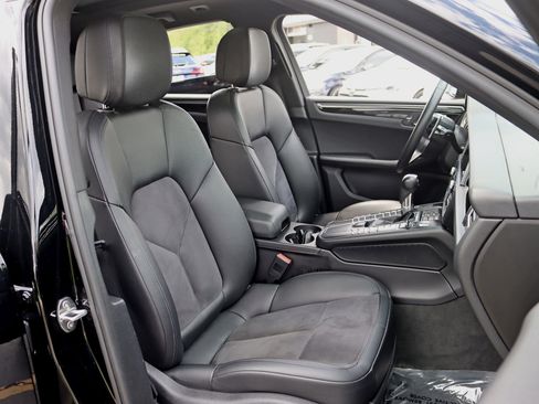Used 2021 Porsche Macan AWD/4WD image 27
