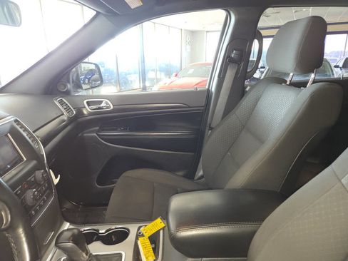Used 2021 Jeep Grand Cherokee Laredo AWD/4WD image 16