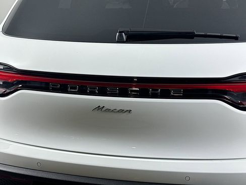 Certified 2026 Porsche Macan AWD/4WD image 33