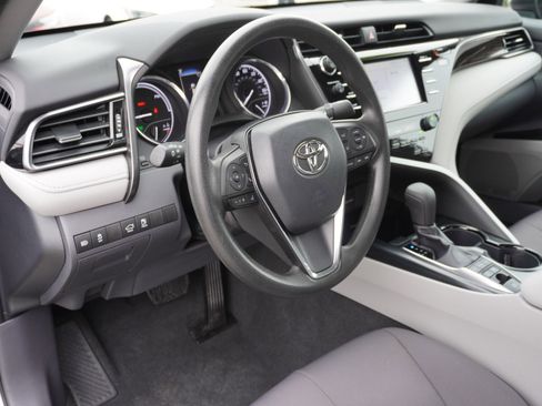 Used 2019 Toyota Camry LE image 19