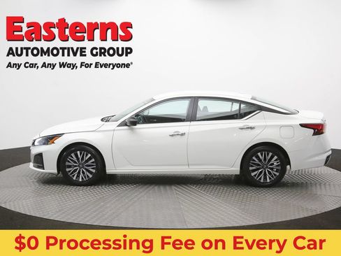 Used 2025 Nissan Altima 2.5 SV FWD image 59