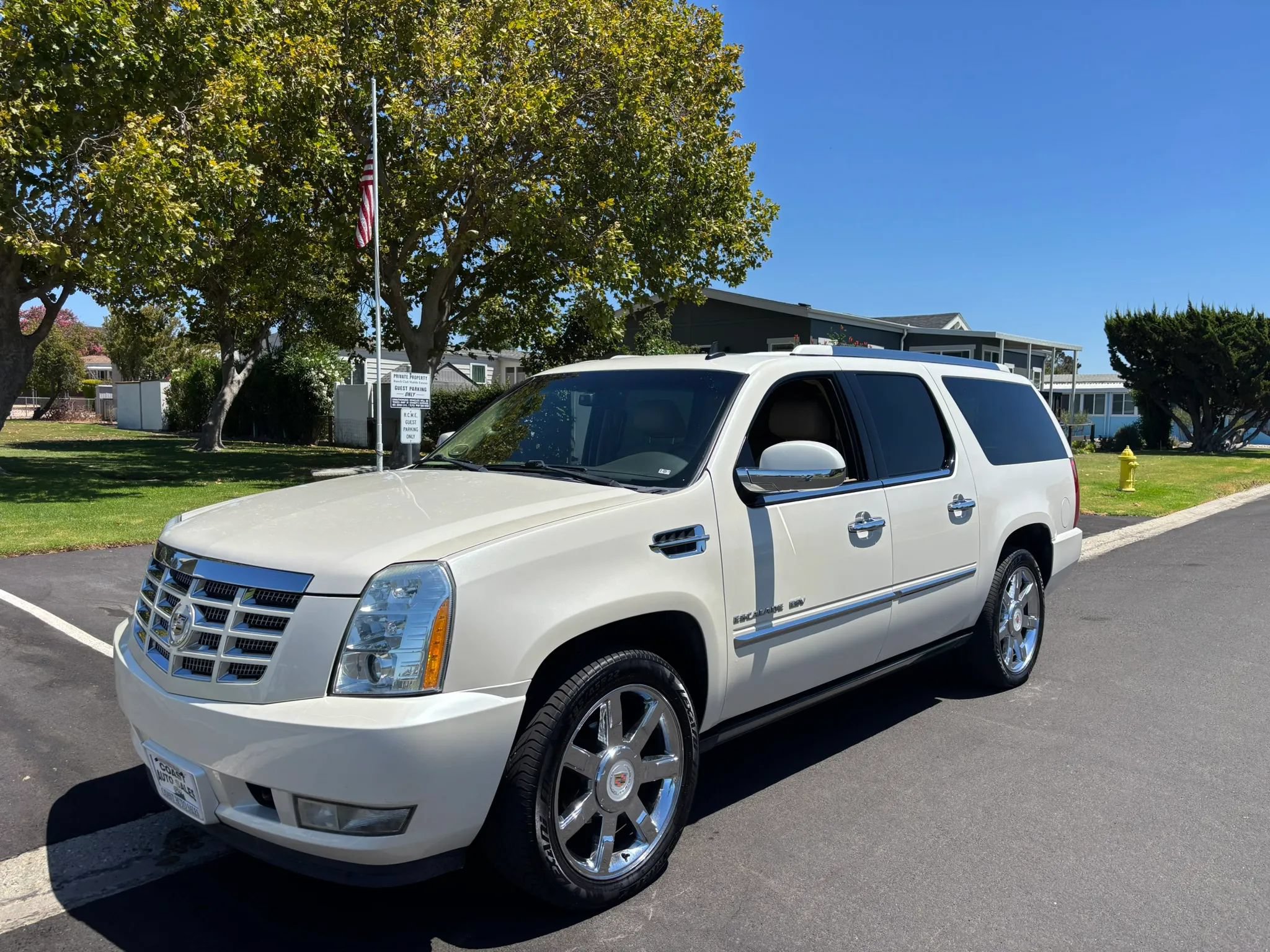 Used 2012 Cadillac Escalade ESV Luxury AWD/4WD image 9