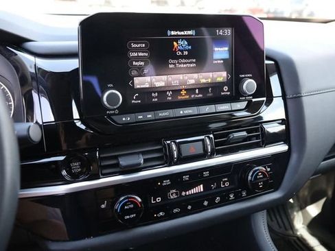 Certified 2025 Nissan Pathfinder SV FWD image 19