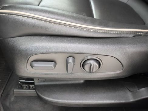 Used 2022 Chevrolet Traverse Premier image 9