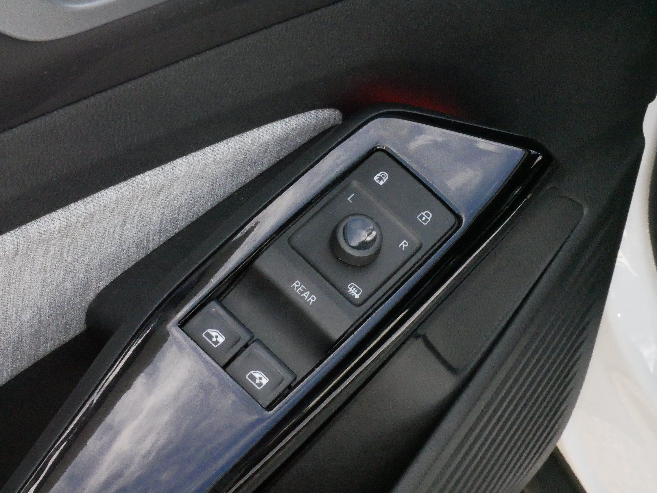 Certified 2023 Volkswagen ID.4 Pro RWD image 19