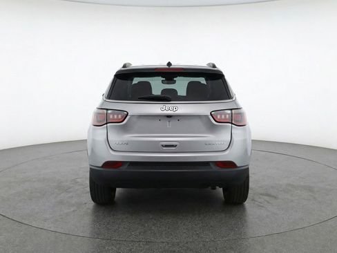 Used 2025 Jeep Compass Limited image 7