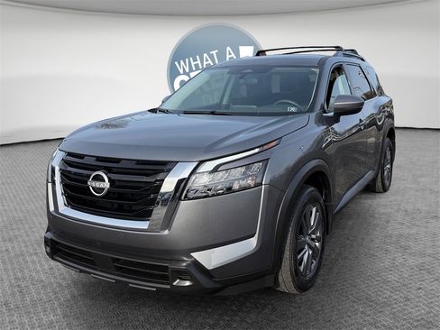 Used 2025 Nissan Pathfinder SV w/ Cargo Package image 8