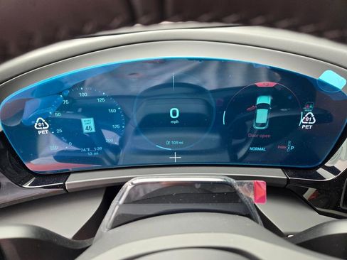 New 2026 Porsche Macan 4 Electric image 24