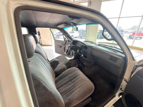 Used 1992 Toyota Pickup Deluxe AWD/4WD image 19