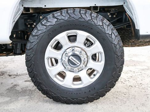 Used 2024 Ford F250 XLT w/ FX4 Off-Road Package image 12