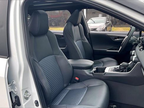 Used 2025 Toyota RAV4 XSE image 9