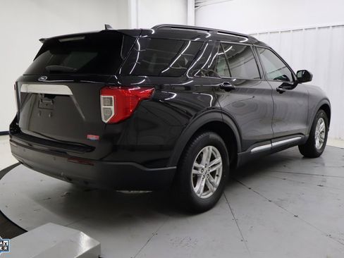 Used 2022 Ford Explorer XLT image 4