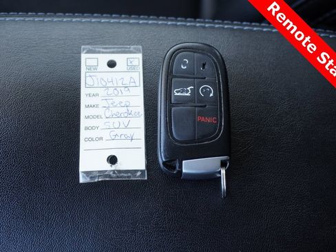 Used 2019 Jeep Cherokee Latitude Plus w/ Comfort/Convenience Group image 39