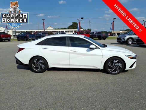 Used 2025 Hyundai Elantra Limited FWD image 6