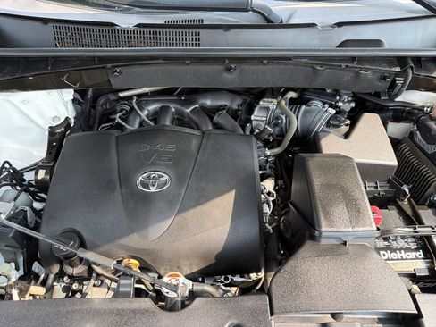 Used 2017 Toyota Highlander XLE FWD image 16