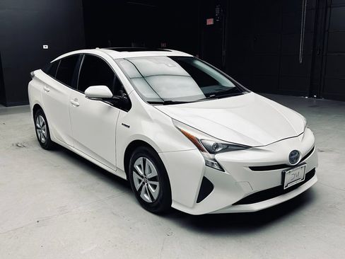 Used 2016 Toyota Prius Four w/ Advanced Technology Package FWD image 9