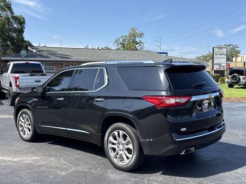 Used 2018 Chevrolet Traverse Premier w/ Driver Confidence II Package FWD image 8