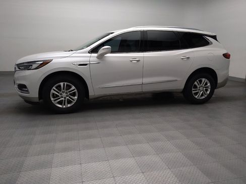 Used 2018 Buick Enclave Essence image 2