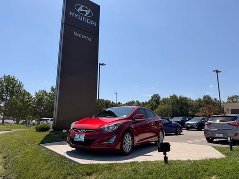 Used 2015 Hyundai Elantra SE w/ Option Group 02 FWD image 1
