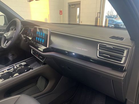 New 2026 Volkswagen Atlas Cross Sport SEL Premium R-Line AWD/4WD image 39