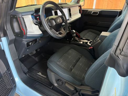 Used 2025 Ford Bronco Heritage Edition AWD/4WD image 2
