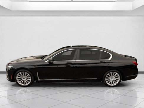 Used 2022 BMW 740i xDrive w/ Premium Package AWD/4WD image 9