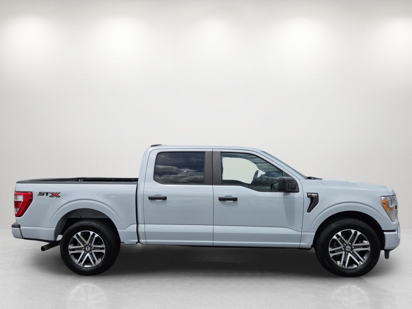 Used 2021 Ford F150 XL w/ STX Appearance Package RWD image 4
