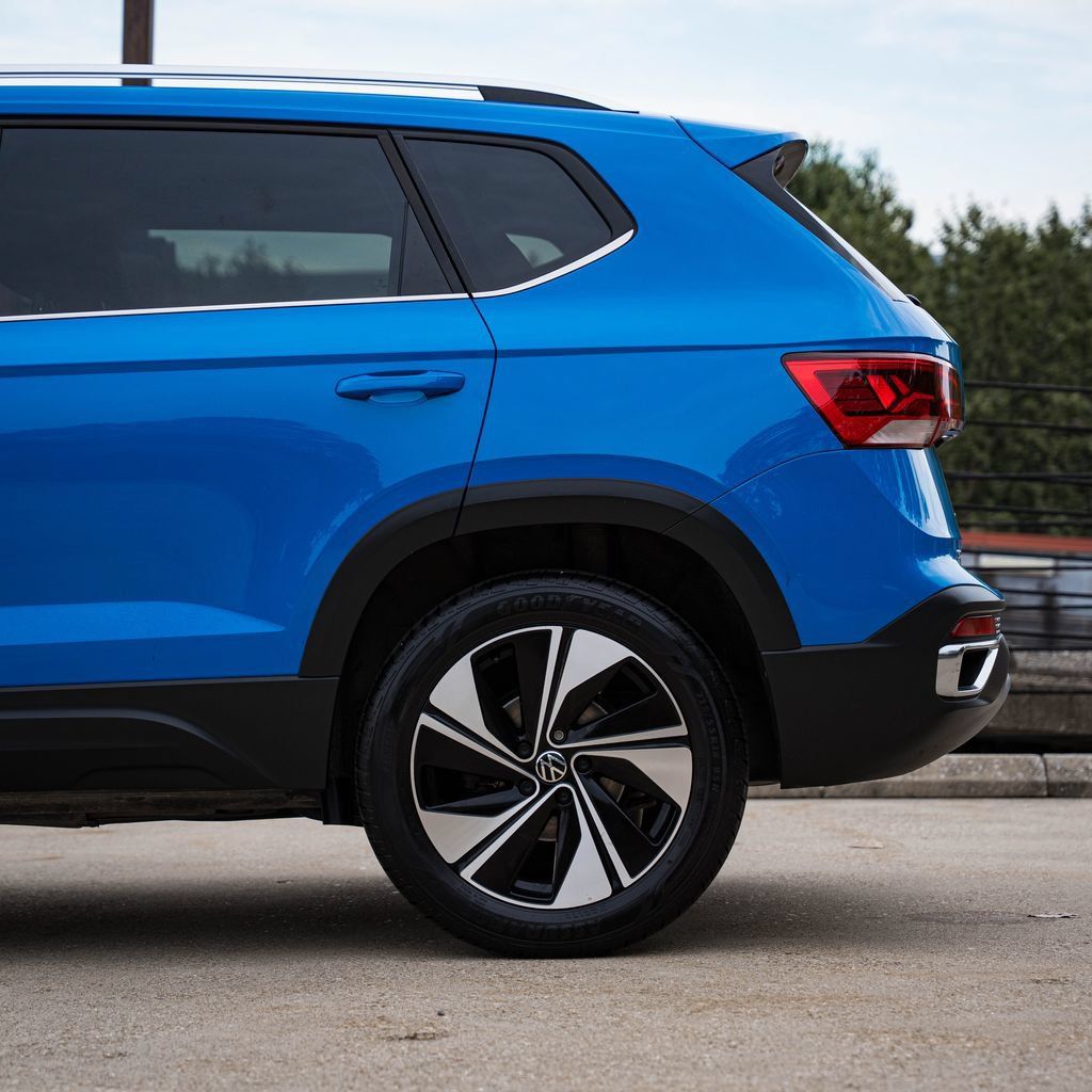 Certified 2023 Volkswagen Taos SE AWD/4WD image 4