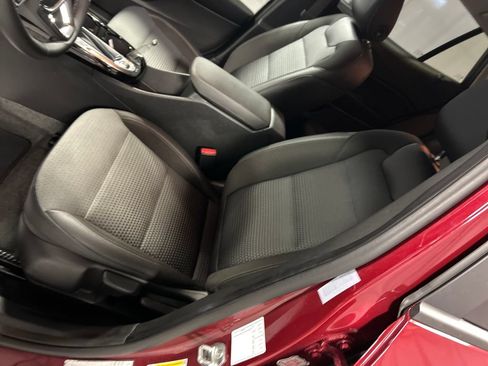 Used 2025 Chevrolet Trax LT w/ LT Convenience Package FWD image 10