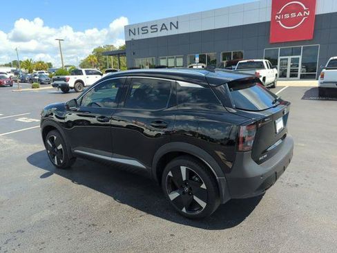 Certified 2025 Nissan Kicks SR FWD image 9