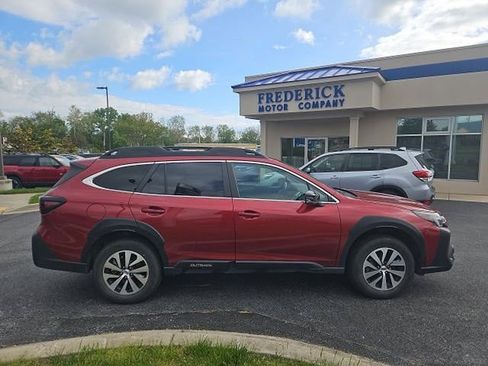 Used 2024 Subaru Outback Premium image 3