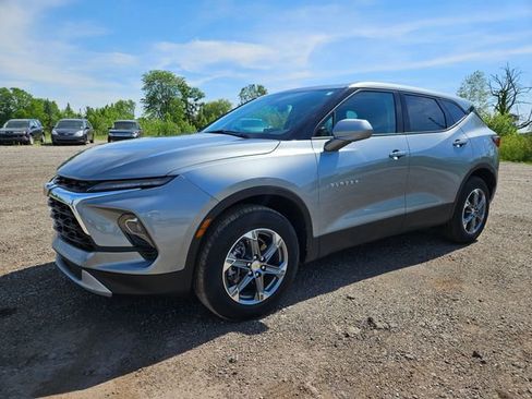 Used 2025 Chevrolet Blazer LT AWD/4WD image 3