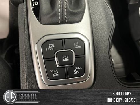 New 2026 Nissan Frontier SV w/ All-Weather Content Package AWD/4WD image 33