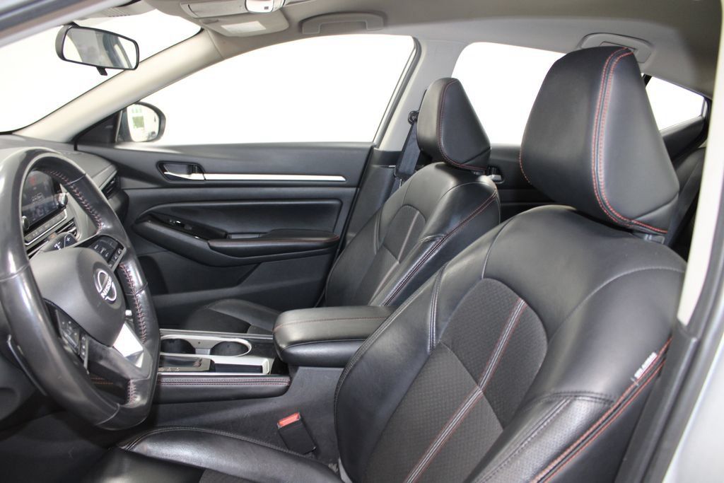 Used 2024 Nissan Altima 2.5 SR FWD image 13