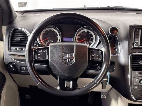 Used 2019 Dodge Grand Caravan SXT image 13