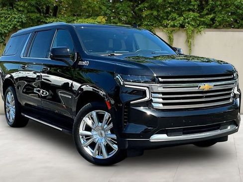 Used 2022 Chevrolet Suburban High Country AWD/4WD image 3