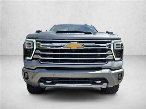 Used 2024 Chevrolet Silverado 2500 High Country w/ High Country Premium Package AWD/4WD image 2