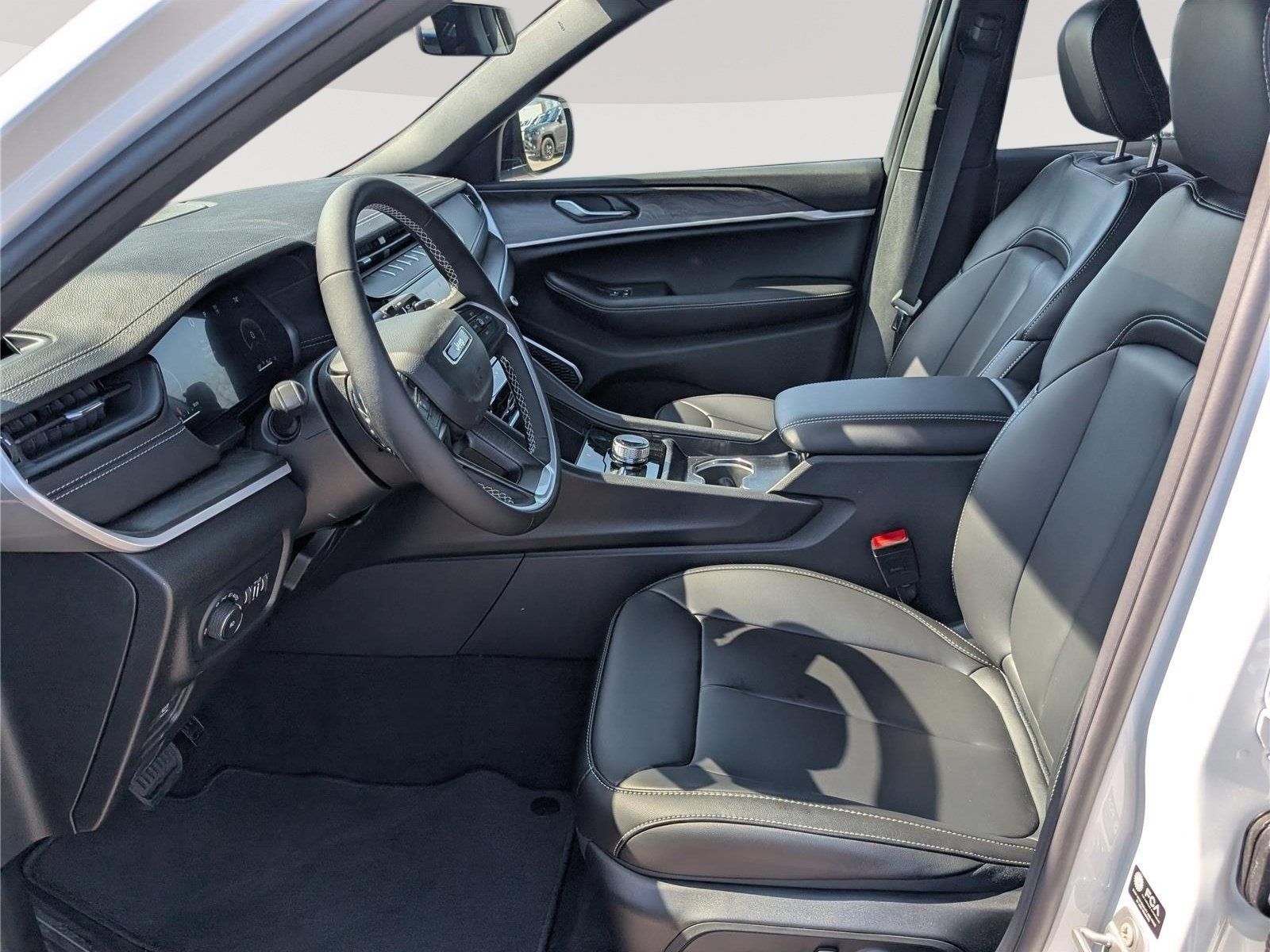 New 2026 Jeep Grand Cherokee Limited AWD/4WD image 11